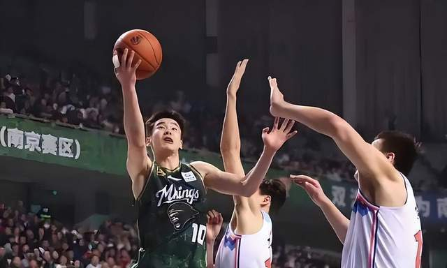 28+9+8的全能天赋，国内锋