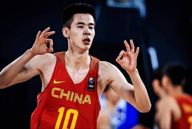 28+9+8的全能天赋，国内锋线第一持球手却在自律